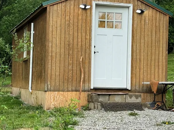 189 Hilltopper Ln, West Liberty, WV 26074