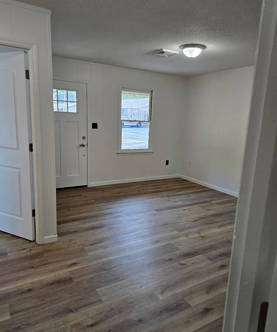 2 bed, $995 — Photo 3