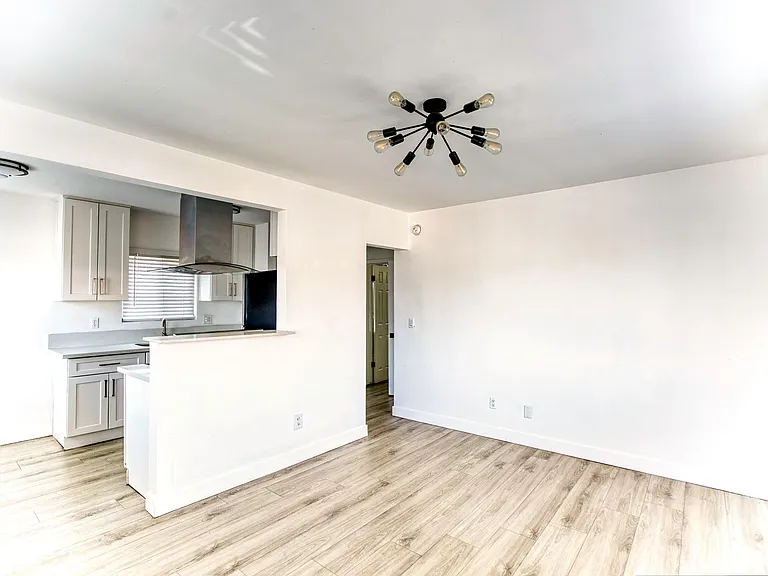 2021-2027 W Jefferson Blvd — Photo 6