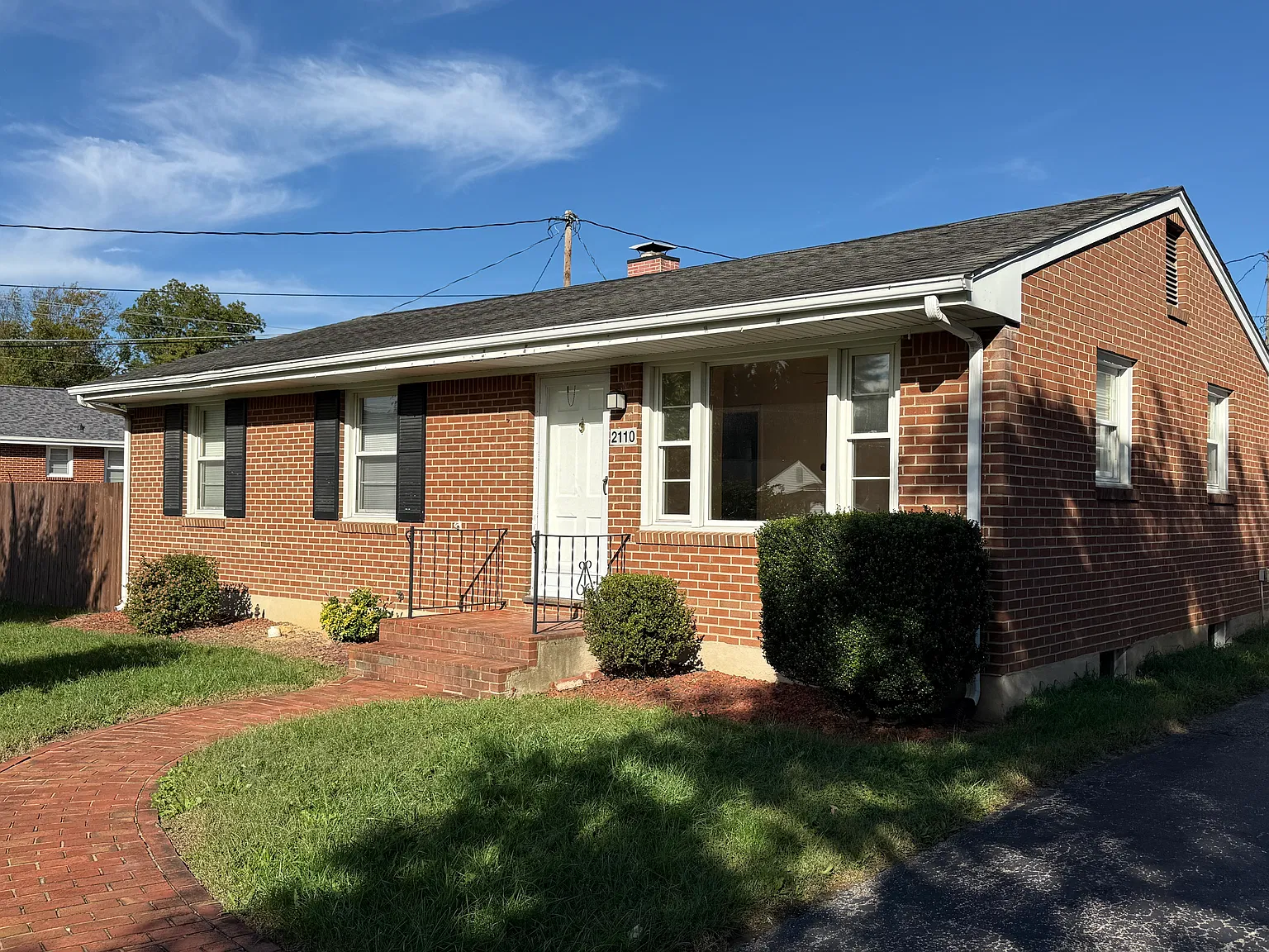 3 bed, 1600 sqft, $2,200 — Photo 2