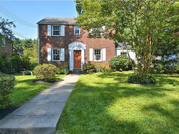 3rd image of 9408 Woodland Dr