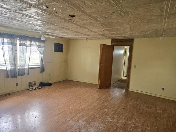 5th image of 2582 E Michigan St