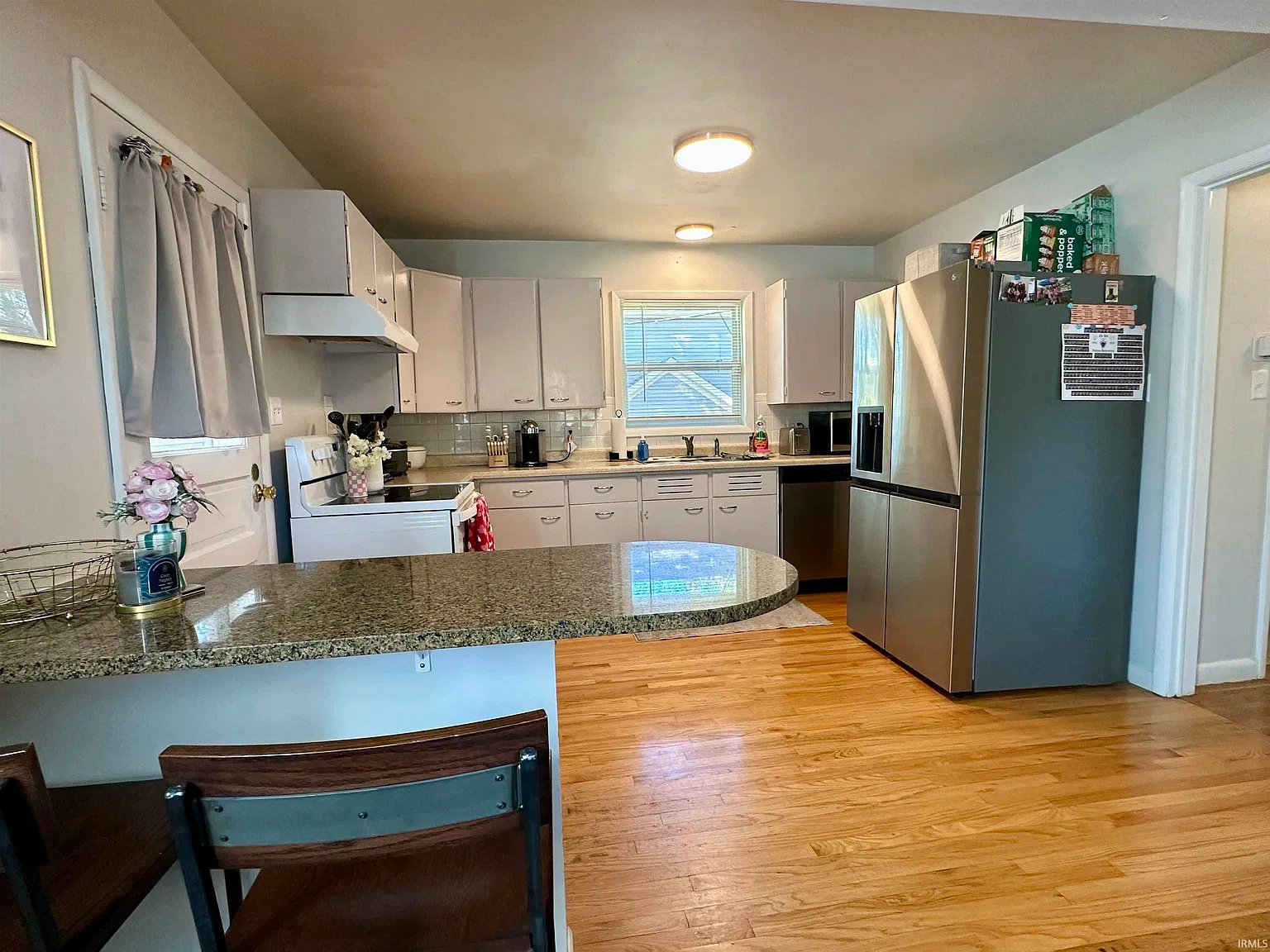 5 bed, 3.0 bath, 2094 sqft, $4,125 — Photo 4
