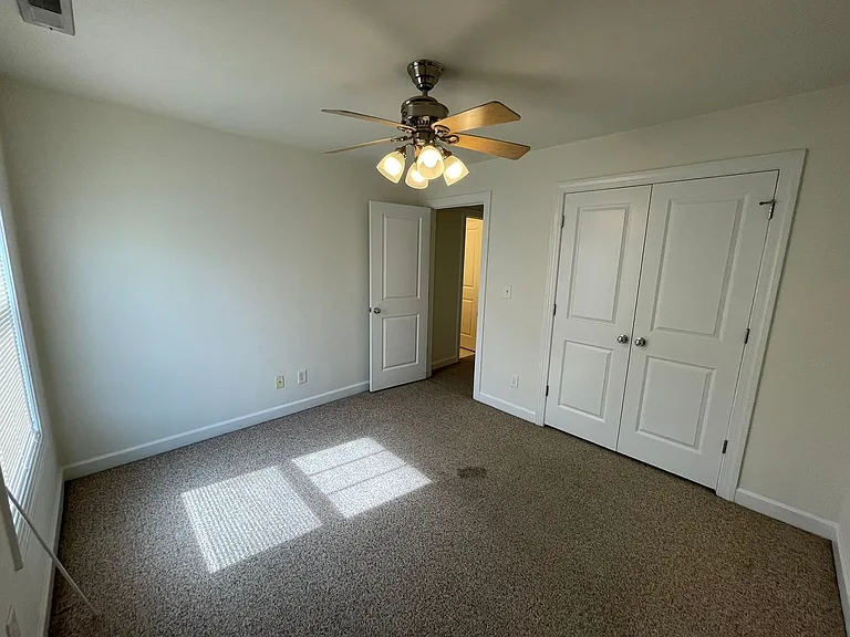 1029 E Balview Ave — Photo 32