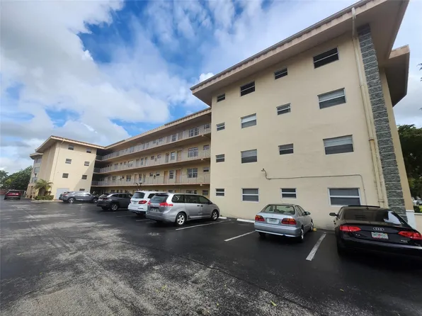 4191 NW 41st Street #211, Lauderdale Lakes, FL 33319
