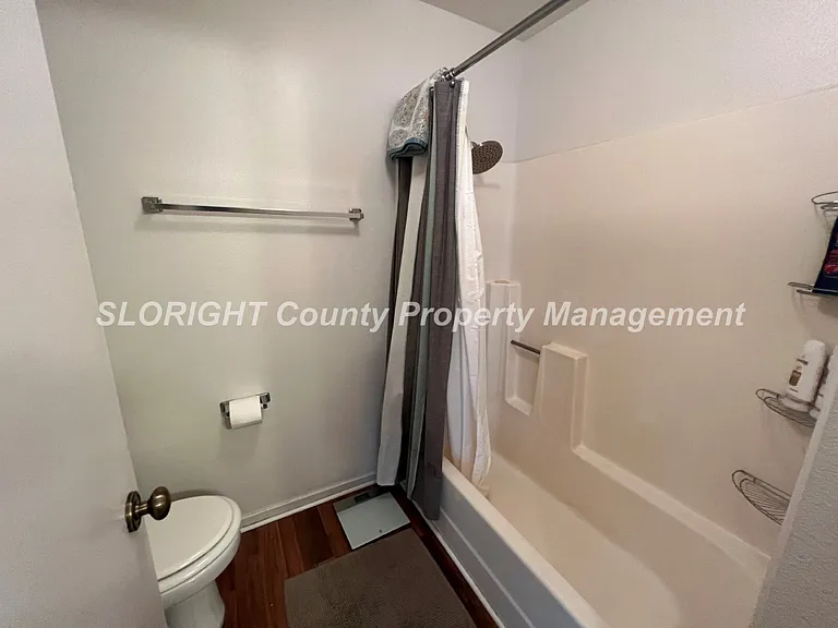 1039 Southwood Dr #D — Photo 13