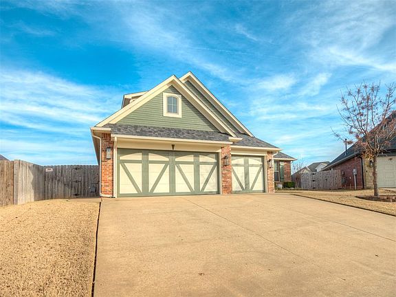 3rd image of 18200 Bridlington Dr