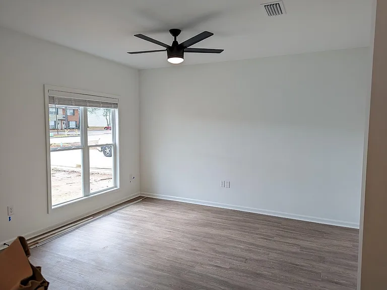 93 Edgefield Rd — Photo 10