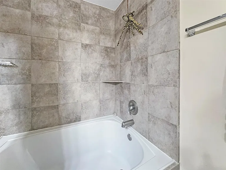2822 Windy Thicket Ln — Photo 17