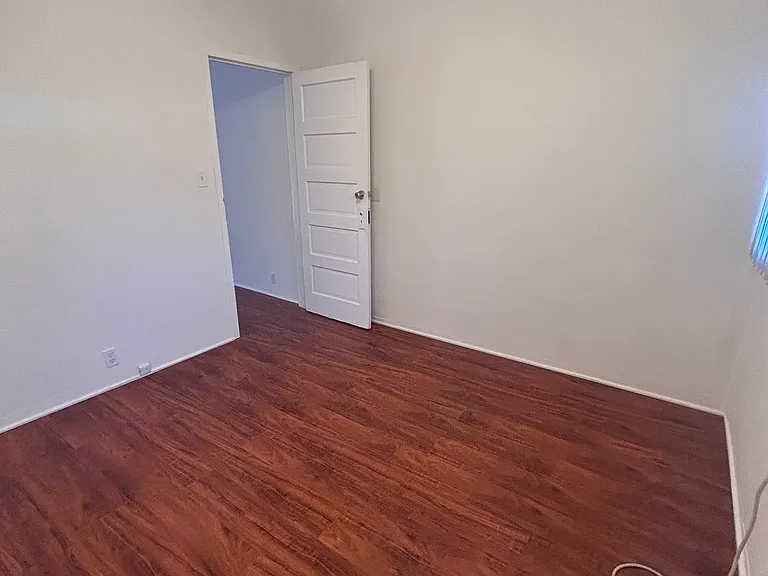 1570 Hazelwood Ave #1570 — Photo 8