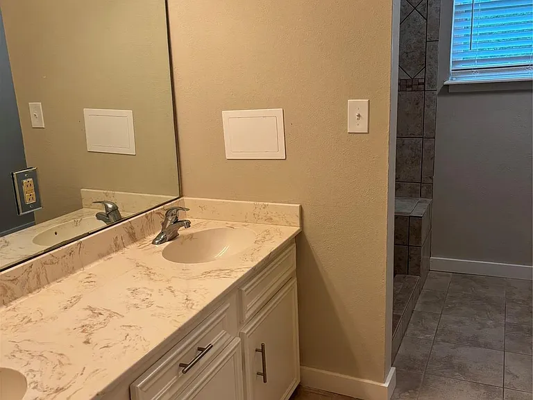 8049 Forest Hills Dr — Photo 32