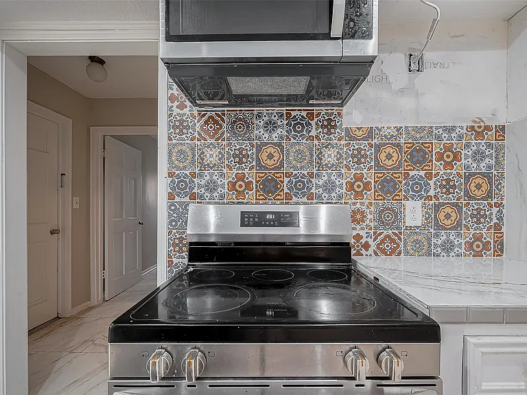 811 Loire Ln — Photo 10