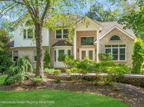 2 Roxbury Lane, Manalapan, NJ 07726
