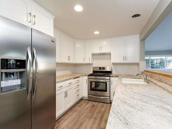 4th image of 1008 N Gracia St