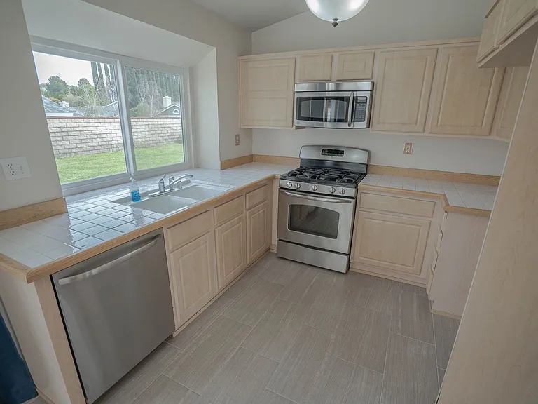 22735 Norton Dr — Photo 4