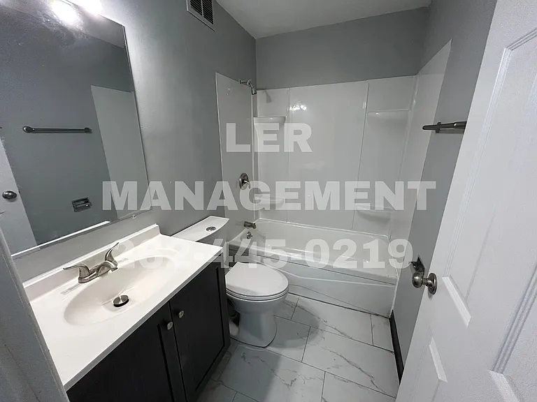 1915 Washington Ave — Photo 6
