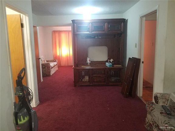 5th image of 2804 Redwood Ave