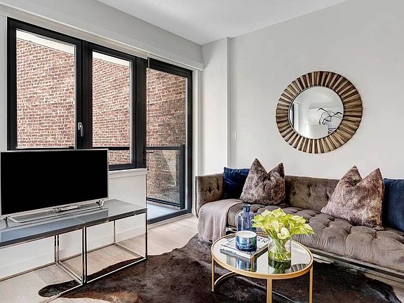 5th image of 350 W 45th St #3C