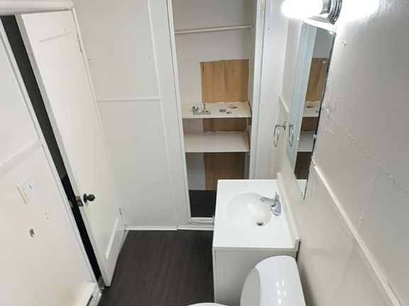 2nd image of 909 1/2 E 1st St