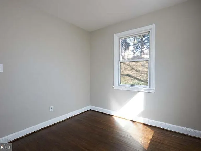 221 Dale Dr — Photo 17