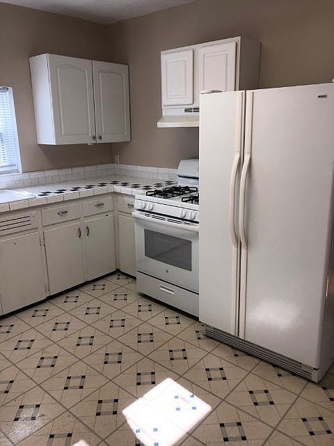 1st image of 694 Lincoln Ave APT 1