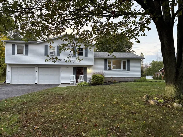703 Lake Rd, Ontario, NY 14519
