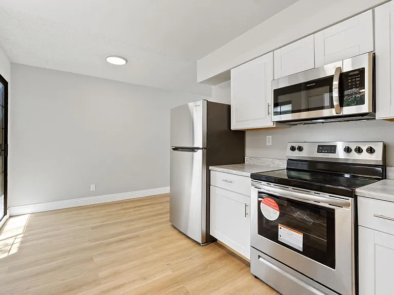 329 N Diana St #102 — Photo 5