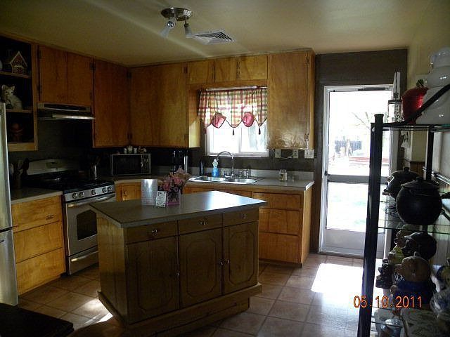 2nd image of 102 S 10th St