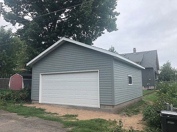 2nd image of 620 Nebraska Ave E