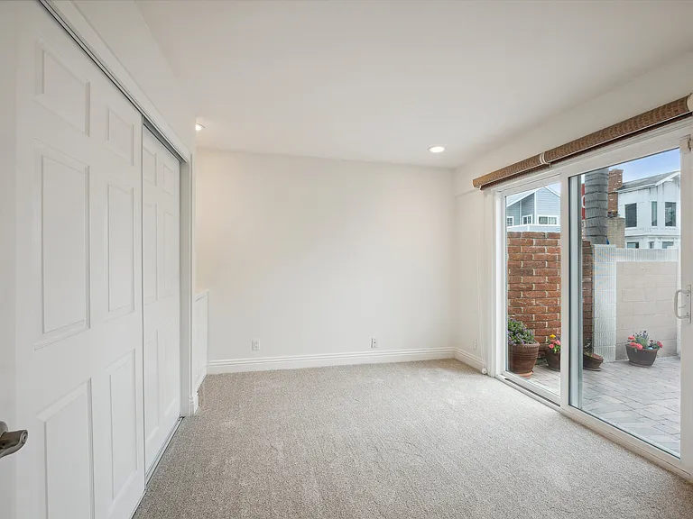 215 Walnut St — Photo 16