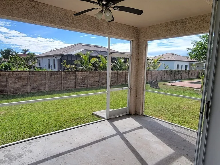 902 SW 21st Ln — Photo 12
