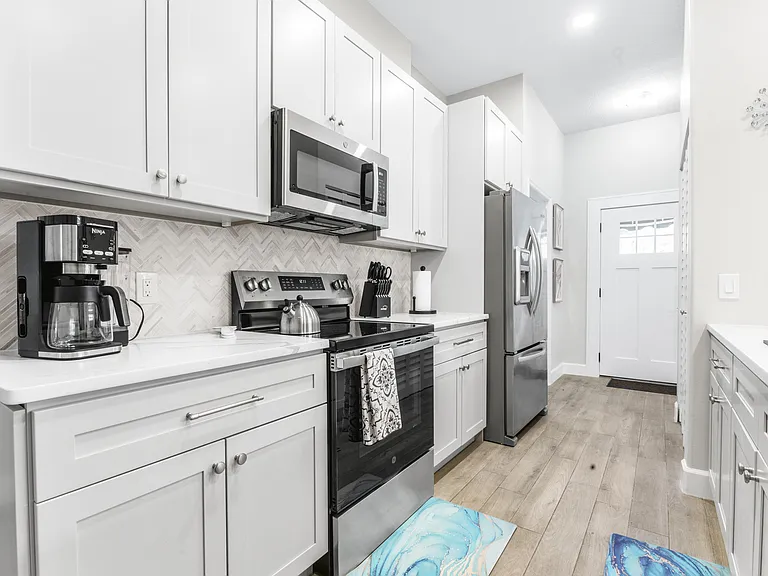 2047 Roselawn St #2047 — Photo 4