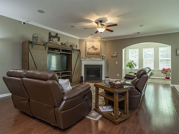 4th image of 17 N Woodburn Ln