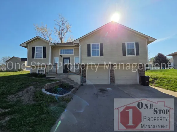 801 Tall Chief St, Buckner, MO 64016
