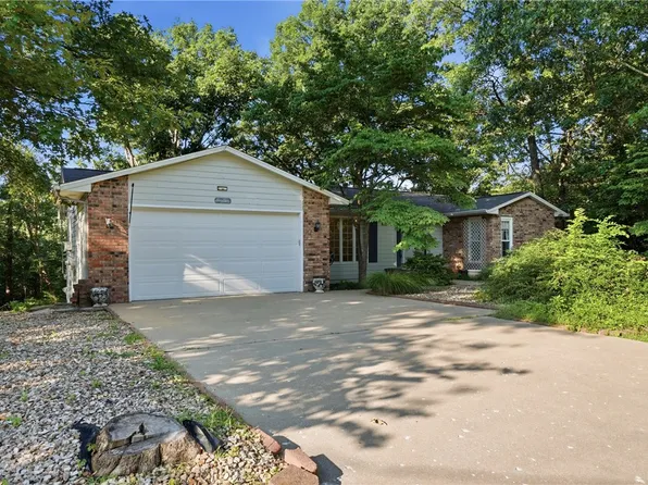 19 Lonsdale Dr, Bella Vista, AR 72715