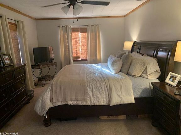 4th image of 1102 Bradley Ave
