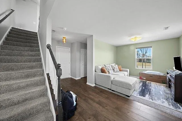 3 bed, 2.5 bath, 1925 sqft, $3,000 — Photo 3