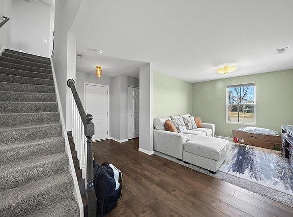 3rd image of 810 Finley Dr