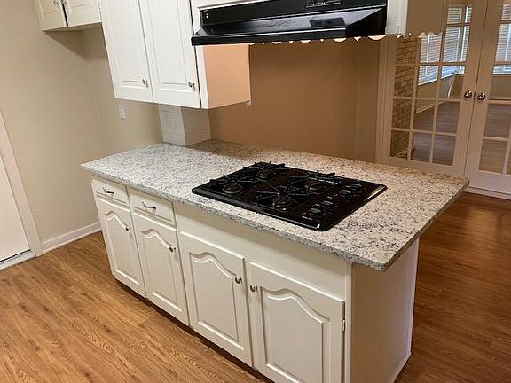 5th image of 331 Brook Hollow Dr