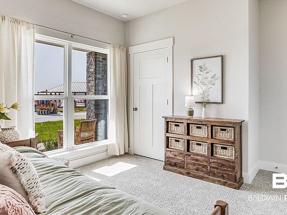 5th image of 405 Parkerman Ave