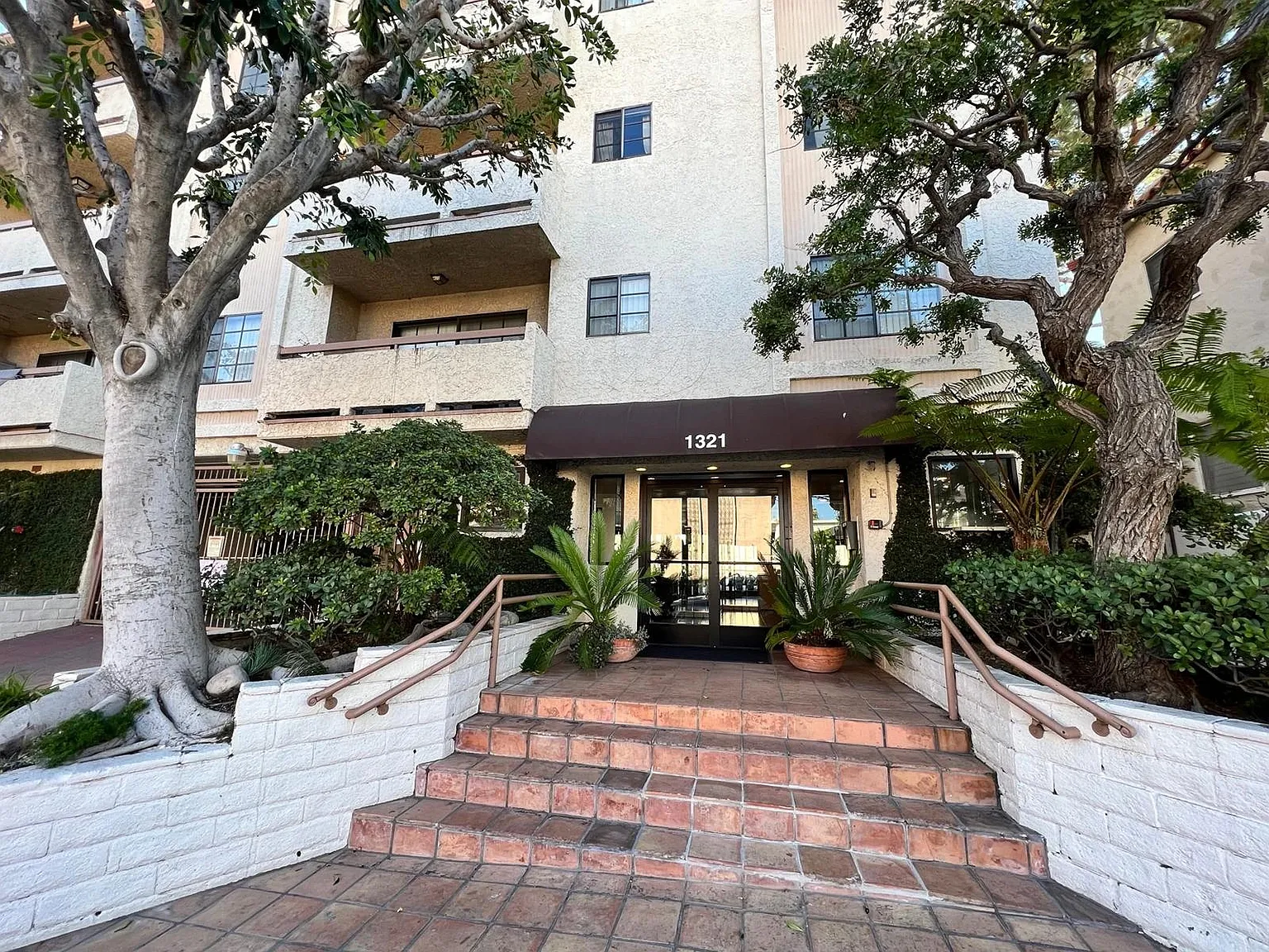 1321 N Vista St — Photo 1