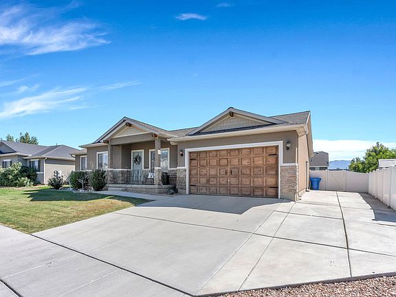 3rd image of 1583 S Spring Creek Dr