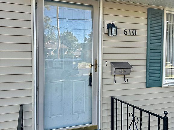 2nd image of 610 E Forrest Hill Ave