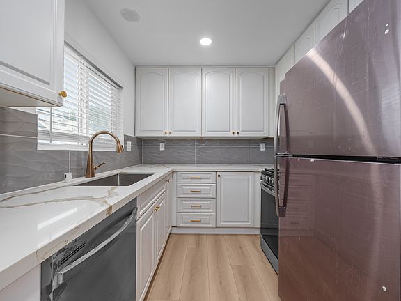 2nd image of 4021 Lamont St Suite 10