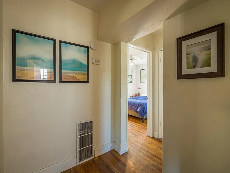 909 W 28th St — Photo 16
