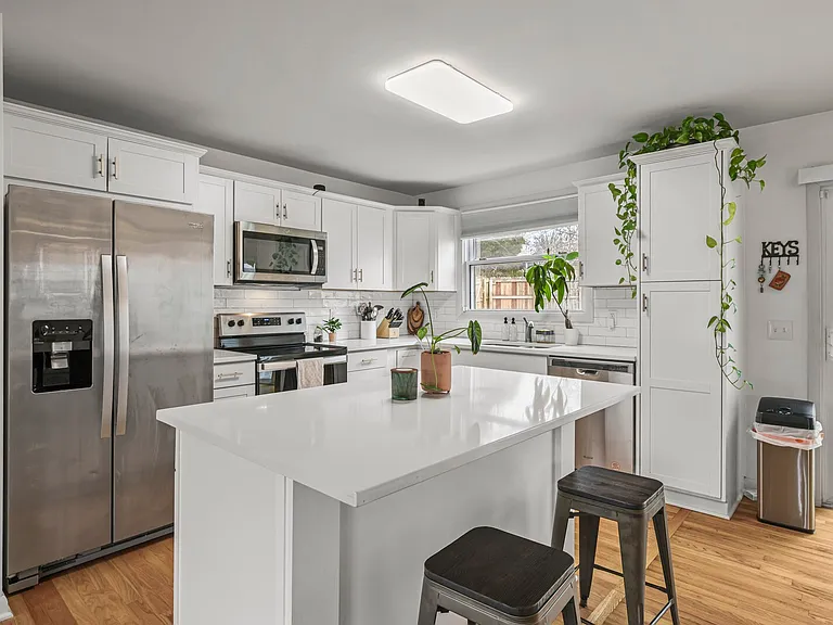 3826 E Ridge Dr — Photo 3