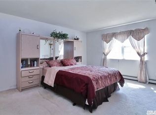 30 Adamson St, Selden, NY 11784