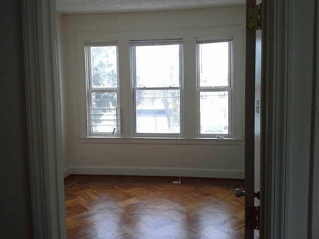 2nd image of 698 Grove St APT 3
