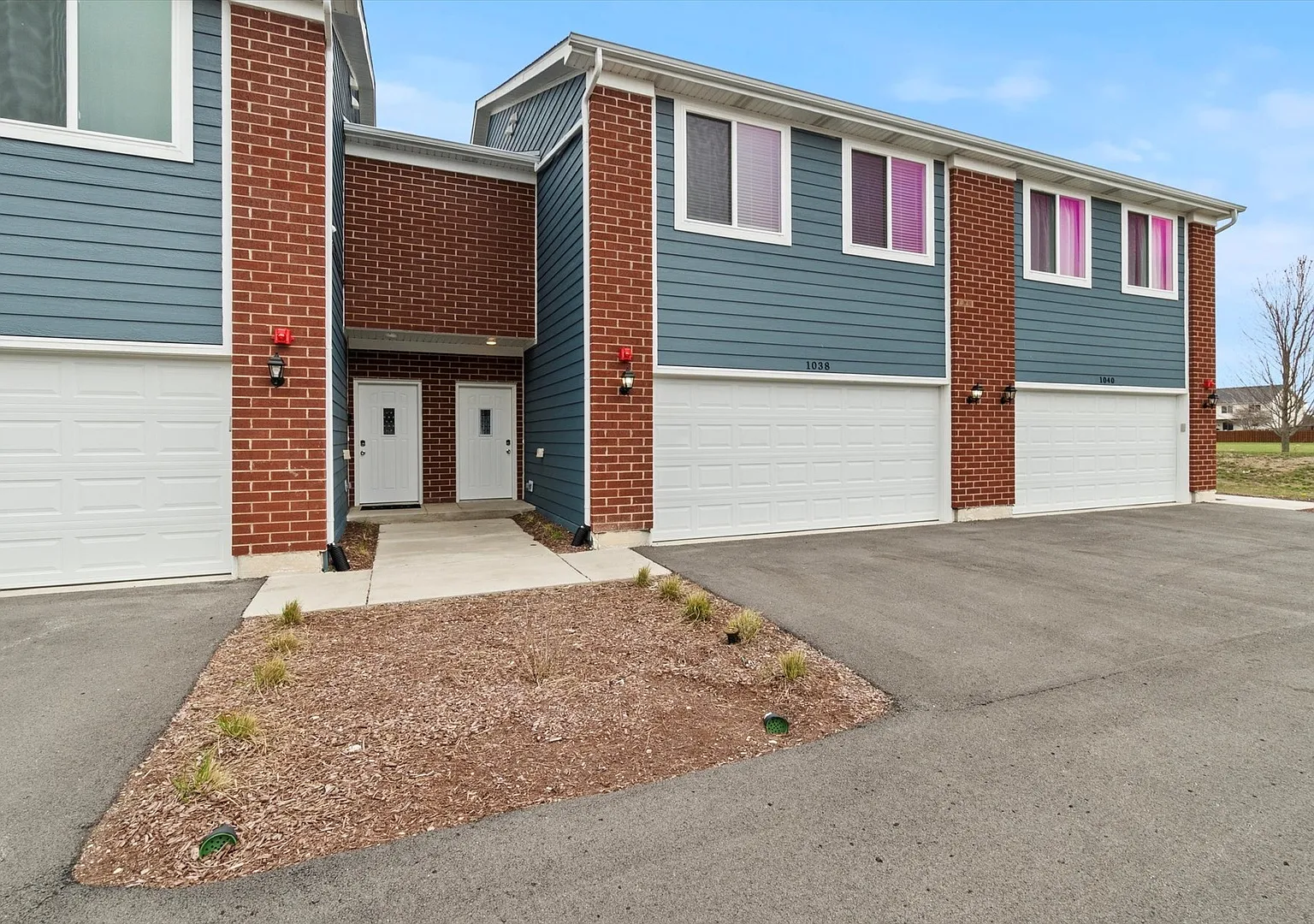 3 bed, 2.5 bath, 1696 sqft, $2,500 — Photo 1