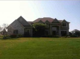 N16W29803 Brookstone Cir, Pewaukee, WI 53072